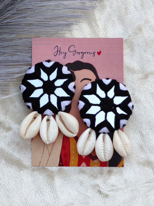 Round Embroidery Shell Earring