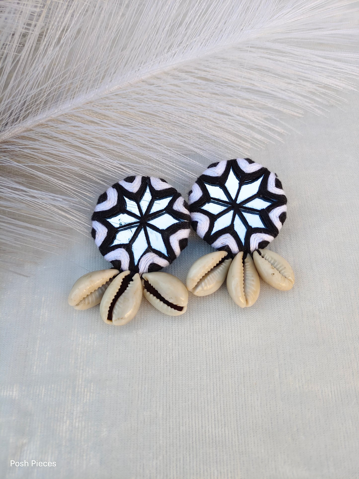 Round Embroidery Shell Earring