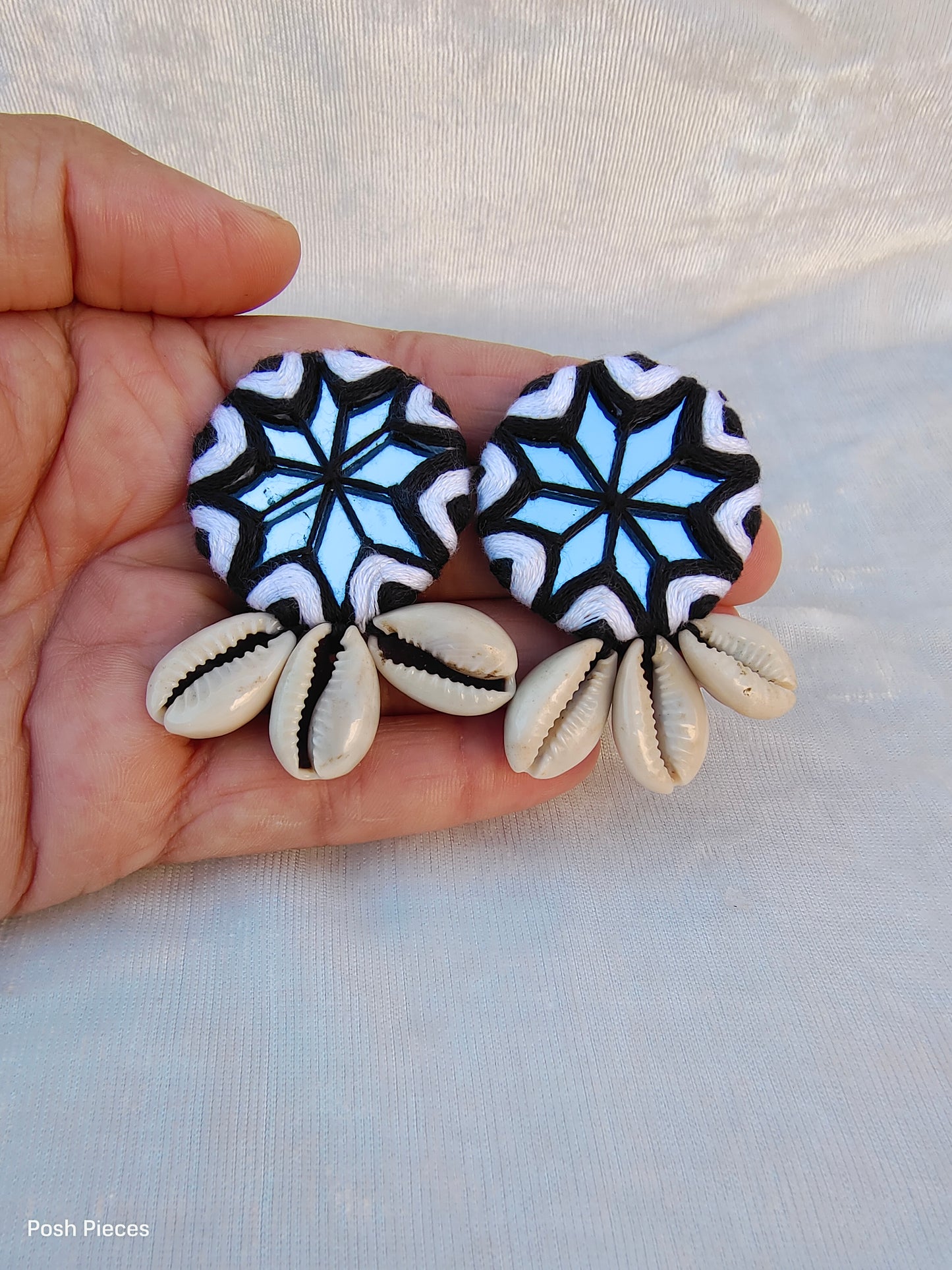 Round Embroidery Shell Earring